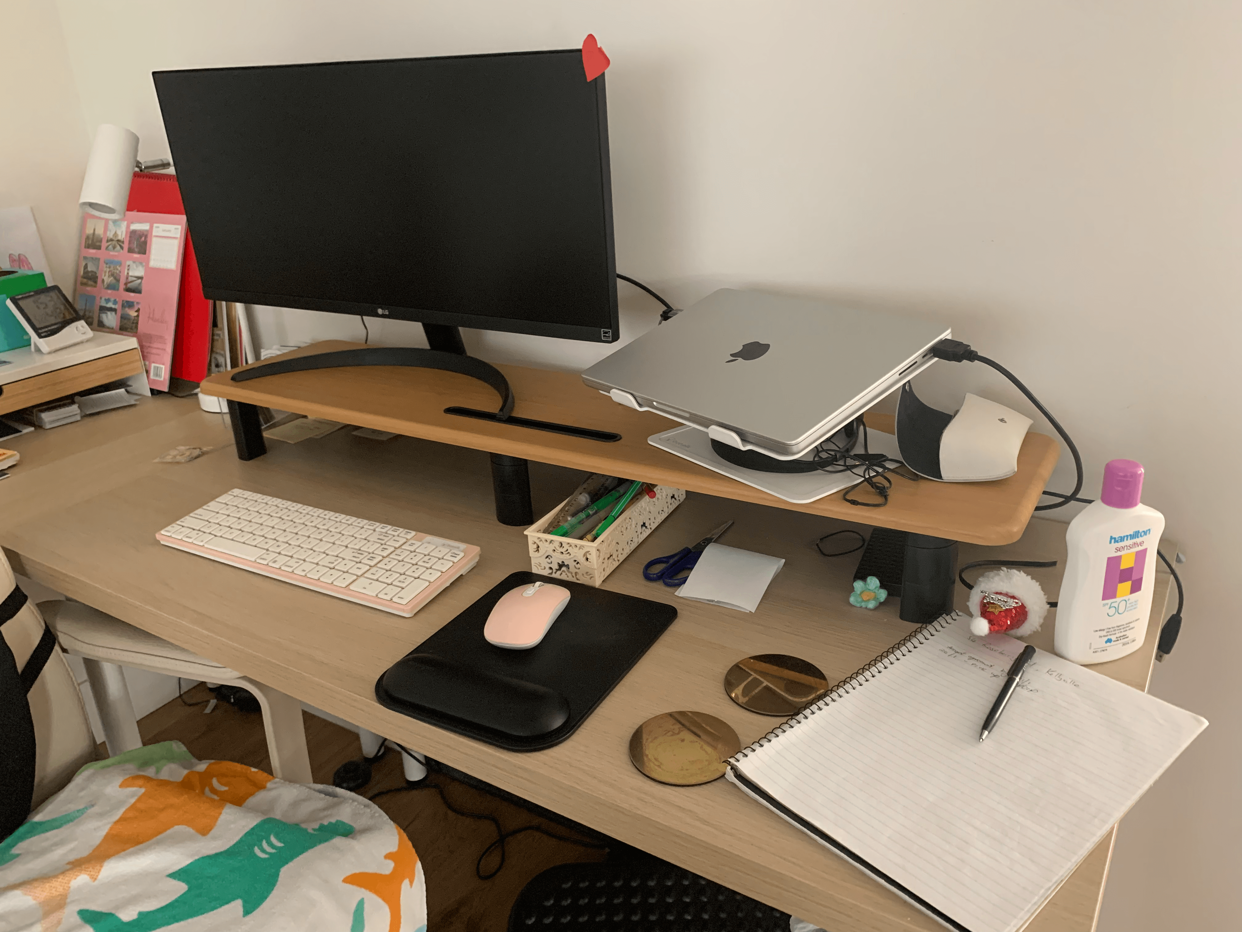 Computer desk